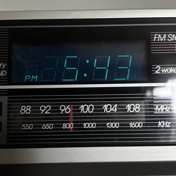 Vintage GE General Electric AM/FM Stereo Blue Digital Dual Clock Radio 7-4945A - Picture 12 of 16